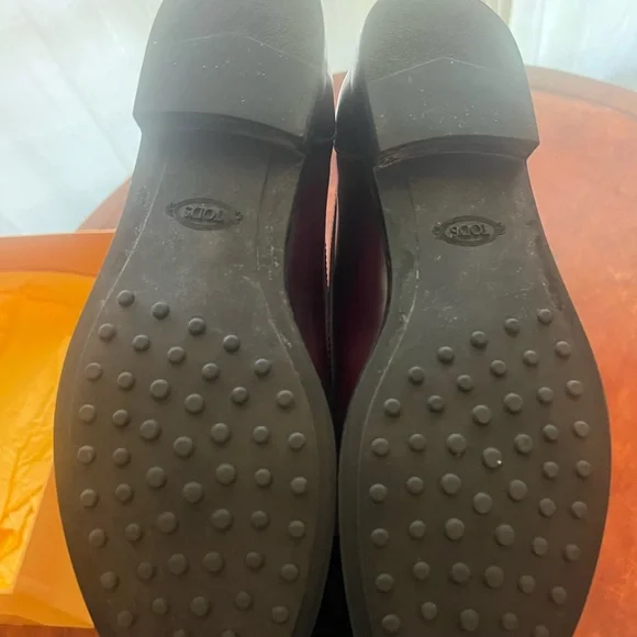 TOD'S Burgundy Leather Kiltie Loafers with Stud Detail - Picture 3 of 8